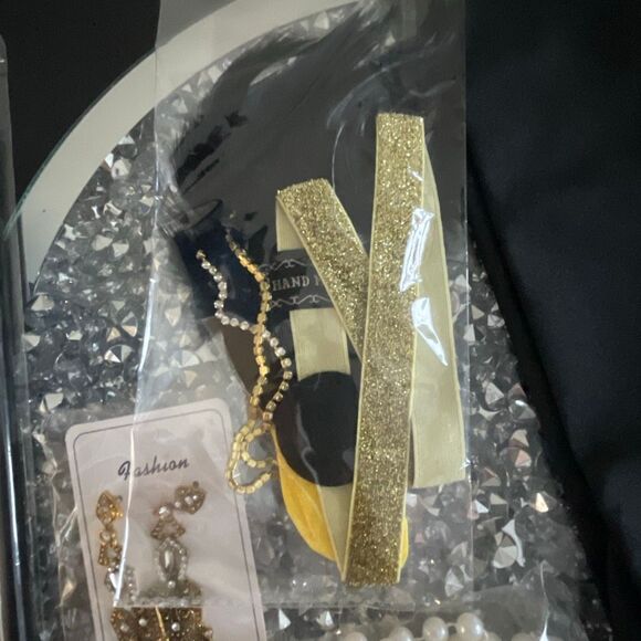 Brand new 1920s-1930s flappers accessories gloves, head band, necklace, cigar - Picture 3 of 9